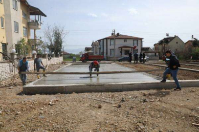 Dolunay Mahallesine Futbol Sahası Yapıyor