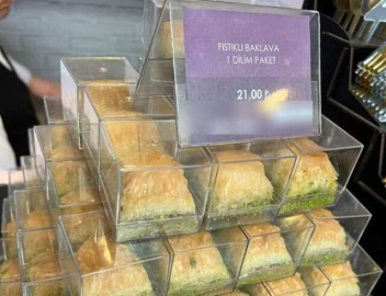 1 dilim baklava 21 tl