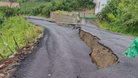 ULUBEY’DE ÇÖKEN YOL, ULAŞIMA KAPANDI