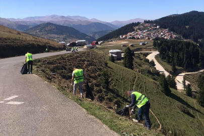 KÜMBET’TE 2 TON ÇÖP TOPLANDI