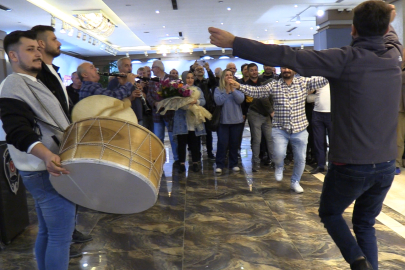 TOPLU TAŞIMA ESNAFI KARARI DAVUL ZURNA İLE KUTLADI