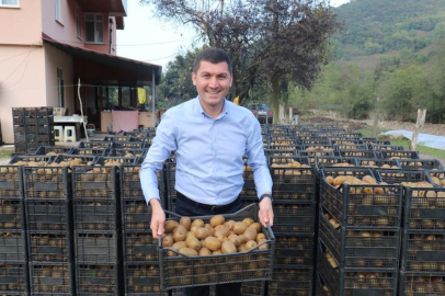 BAŞKAN’DAN ÜRETİCİYE HASAT YARDIMI