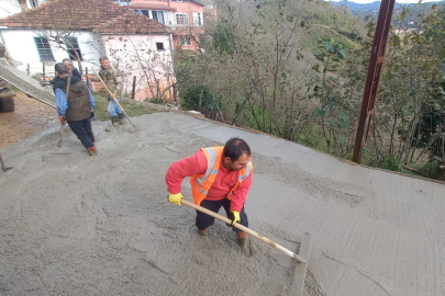 PALAZLI'DA BETON YOL VE SATHİ KAPLAMA ASFALT ÇALIŞMASI