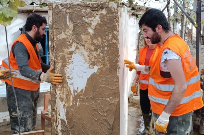 AFAD GÖNÜLLÜLERİ YARALARI SARIYOR