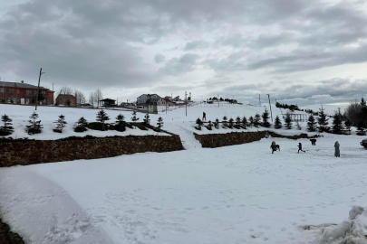 ORDU’DA SAHİLDE YAĞMUR, YÜKSEKLERDE KAR ETKİLİ OLDU 