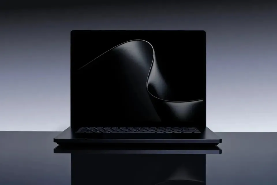Microsoft'un şimdiye kadarki en güçlü laptop'u Surface Laptop Ultra duyuruldu!