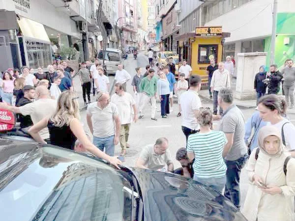 Motosiklet Yayaya Çarptı: 2 Yaralı