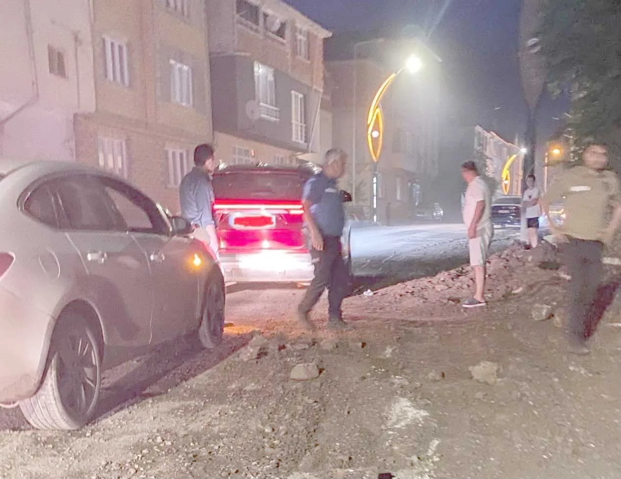 Yola Bırakılan Taşlar Tepki Çekti!