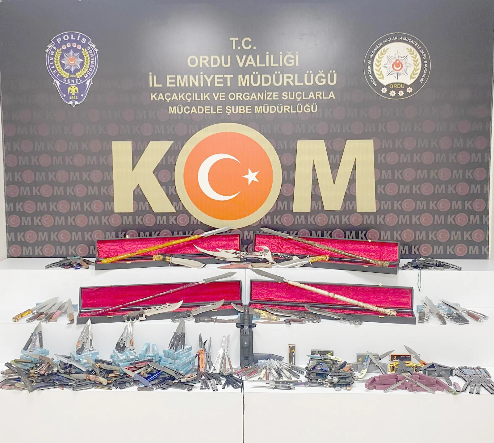 411 Bıçak, 26 Bin Makaron Yakalandı